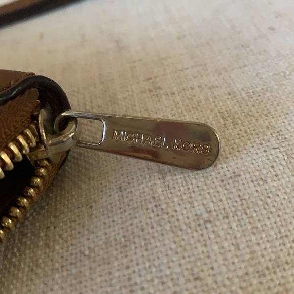 Michael Kors wristlet - Picture 6 of 7